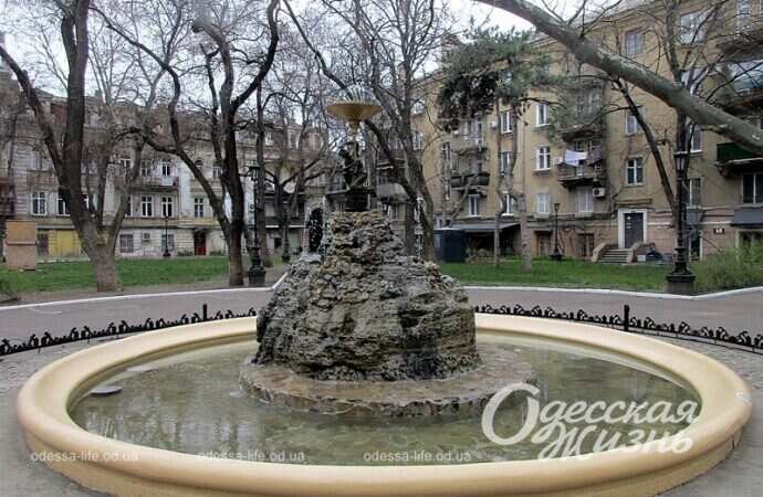 Одесский сквер Пале-Рояль, фонтан