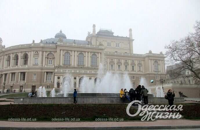 Фонтан у Оперного