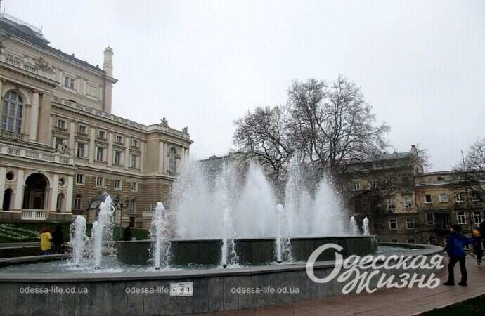 Фонтаны Одессы, Оперный