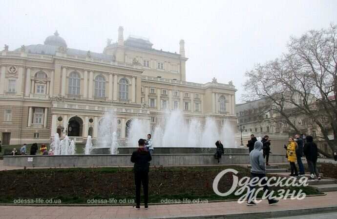 Одесская Опера, фонтан