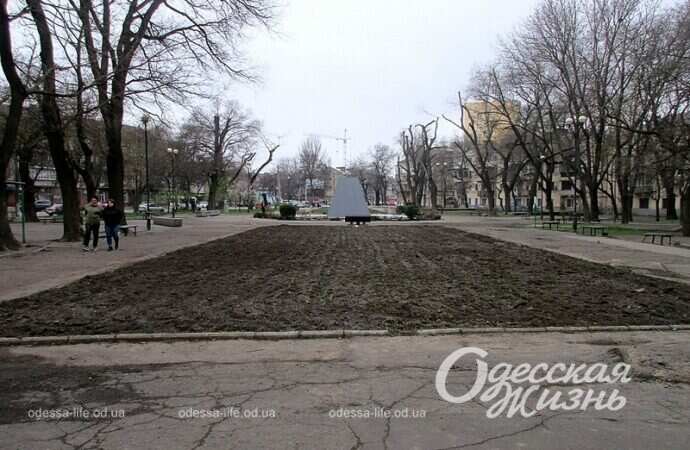 Аллея Праведников мира в сквере Одессы