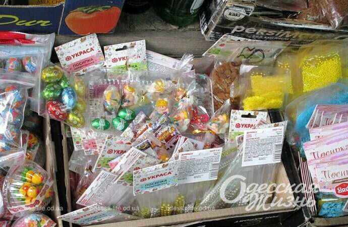 Пасхальная атрибутика на одесском рынке