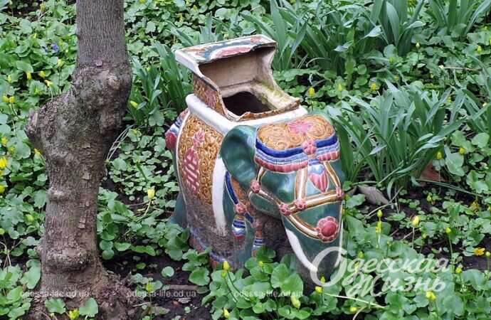 Арт-объект или урна? Одесский дом энергетиков