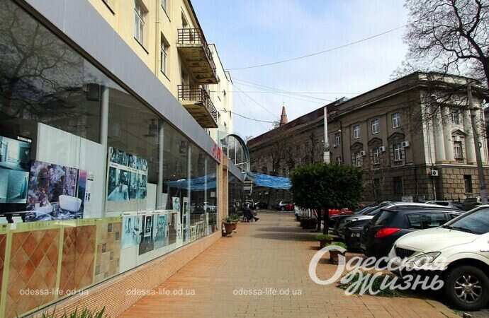 Одесский переулок Топольского, у "дома с локаторами"