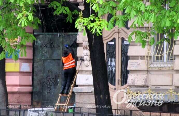 Одесса в апреле, коммунальщик