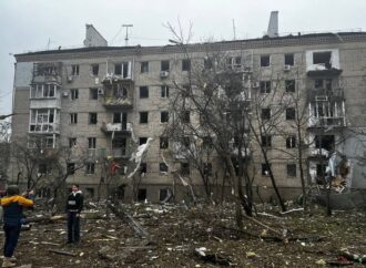 Росія обстріляла житлові будинки у Миколаєві: є жертви (фото)