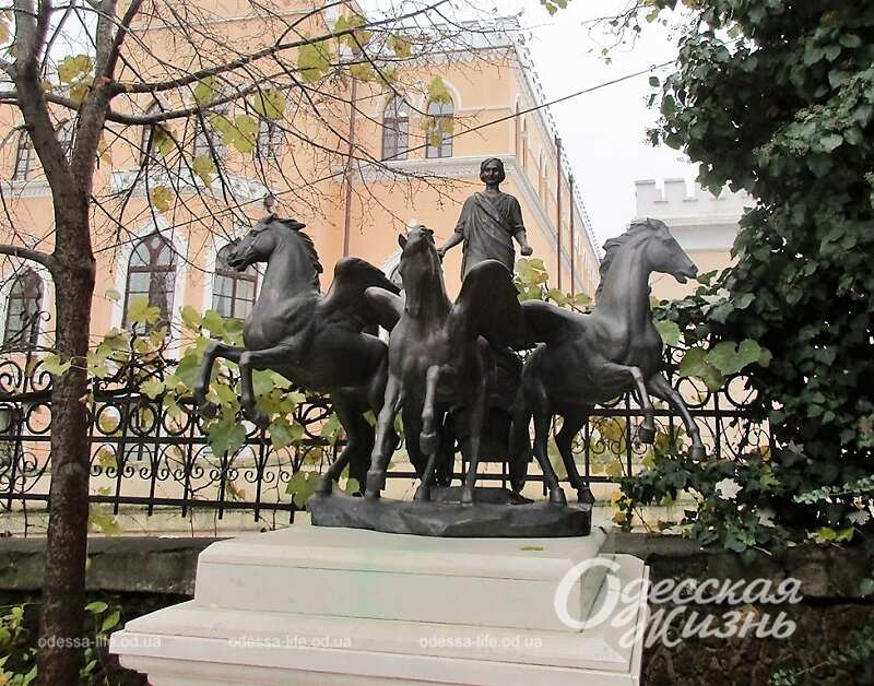 Памятник Гоголю в Одессе
