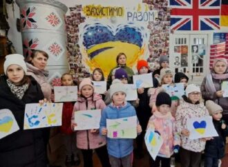 Волонтери з Кілії роблять все: від кікімор для снайперів до льодяників на паличці