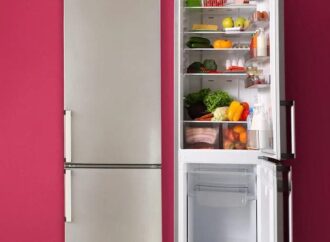 Чому тече холодильник: можливі причини та вирішення проблеми