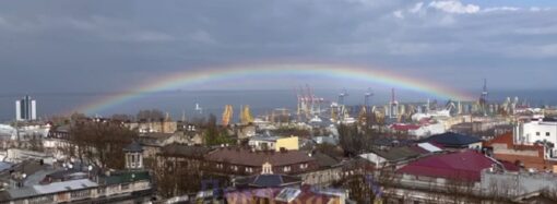 После града центр Одессы украсила удивительная радуга (фото, видео)