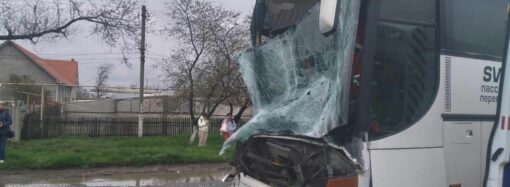 На трассе Одесса-Рени масштабная авария: там столкнулись два автобуса и зерновоз
