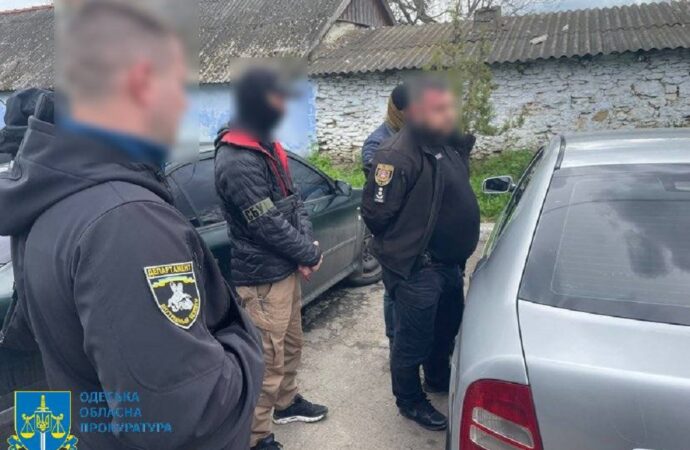 Офицер полиции в Одесской области вымогал взятку у «наркоплантатора»