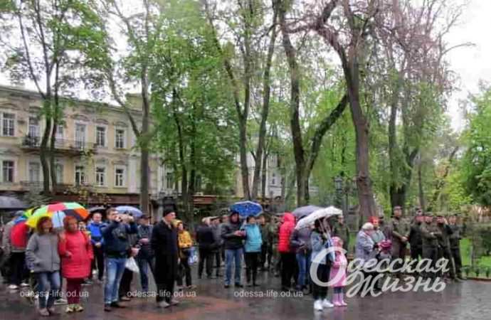 Одесситы на концерте в Горсаду