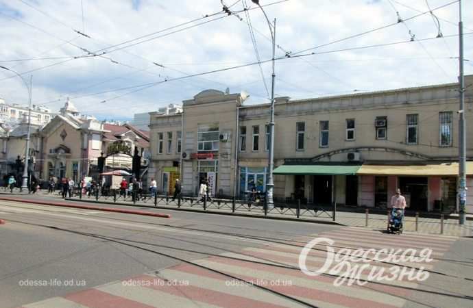 одесская Преображенская у главного входа на Привоз