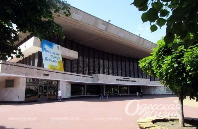 Площадь Белой акации8