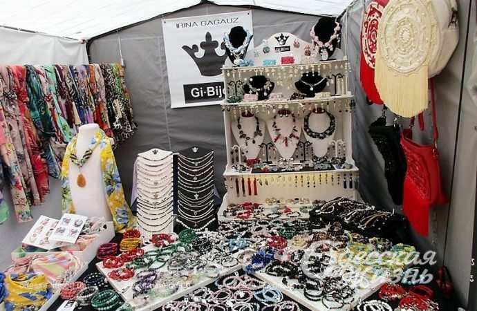 Летняя ярмарка в одесской Кирхе, украшения