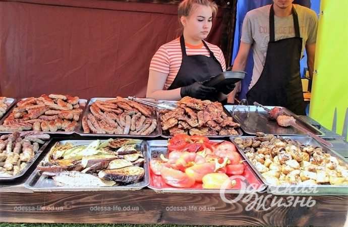 Ярмарочное угощение в одесской Кирхе