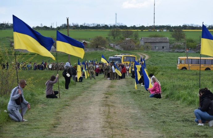 В Одесской области сразу в нескольких районах хоронят защитников Украины (фото)