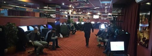 В Одессе «накрыли» огромную сеть подпольных казино (фоторепортаж)