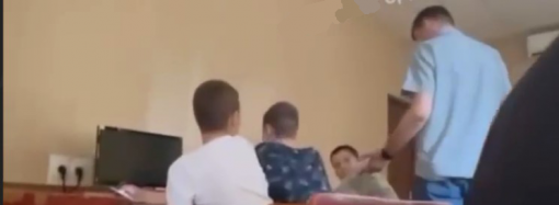 Скандального одесского учителя, угрожавшего детям, уволили (фото, видео)