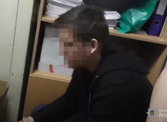 В Одесі чоловік зробив зауваження в комендантську годину і отримав удар ножем (фото, відео)