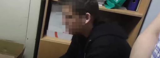 В Одессе мужчина попросил не шуметь в комендантский час и получил удар ножом (фото, видео)