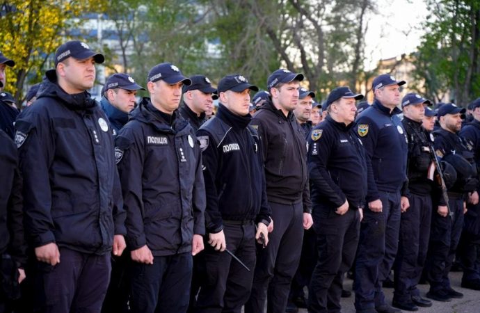 В Одессе работают усиленные наряды полицейских (видео)