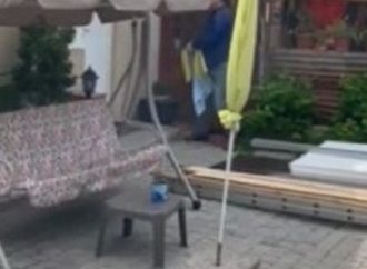 Одессит, сорвавший с дома украинский флаг, объяснил свои поступок