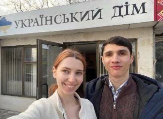 Українці у Болгарії: через війну пара відклала весілля та стала волонтерами