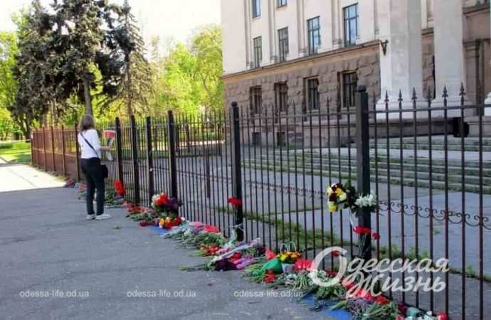 Дев’ять років потому: як в Одесі вшановували пам’ять жертв трагедії 2 травня (фоторепортаж)