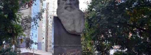 В Одессе демонтируют и перенесут памятник Льву Толстому