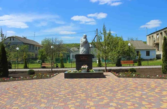 В Одесской области появился памятник Матери (фото)