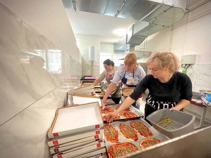 В Одессе готовят пиццу для бойцов