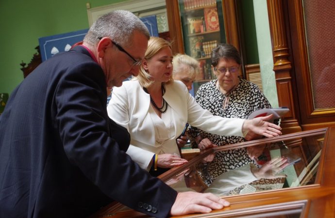 Презентация в одесской библиотеке11