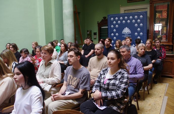 Презентация в одесской библиотеке16