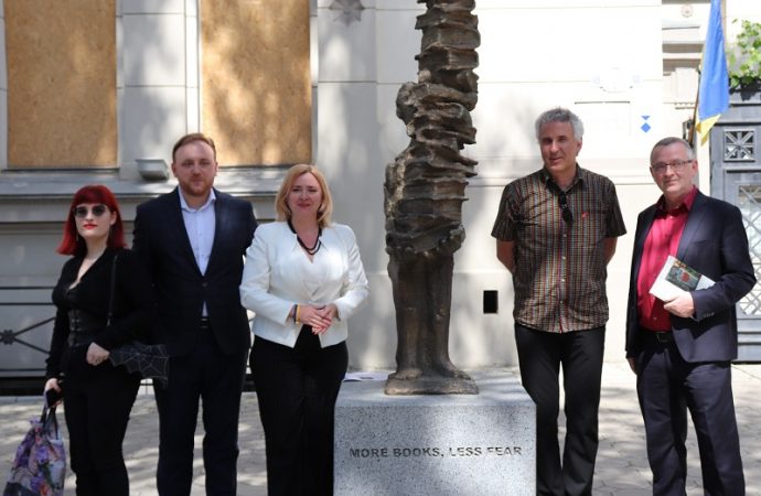 Презентация в одесской библиотеке2