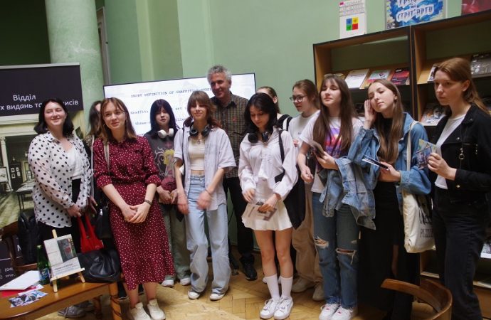 Презентация в одесской библиотеке23