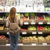 Какие продукты в Украине дешевеют, а какие продолжают дорожать?