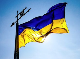 Одесита, який зірвав український прапор з фасаду, затримала поліція