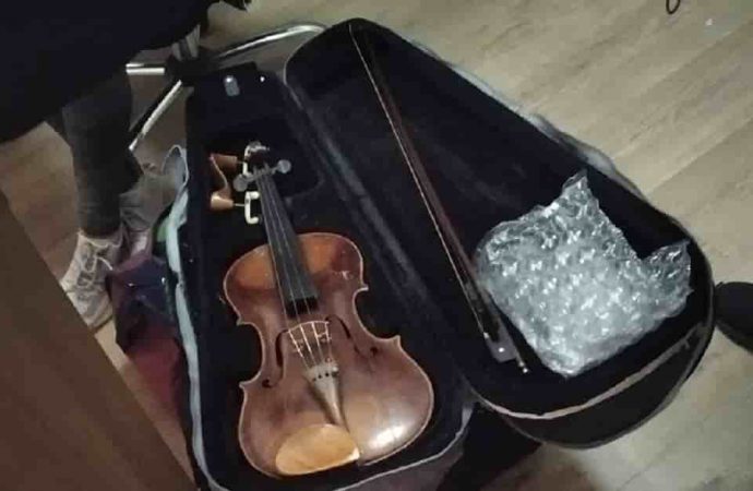 Старинную скрипку и самовар изъяли на границе Одесской области и Молдовы