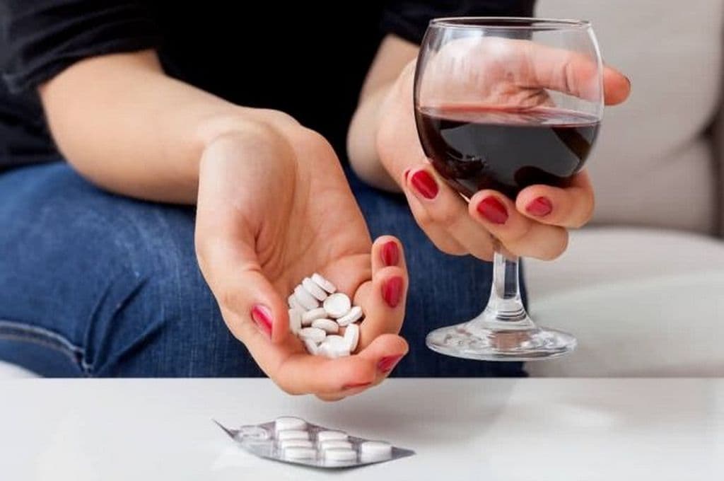 Какие лекарства не стоит употреблять вместе с алкоголем
