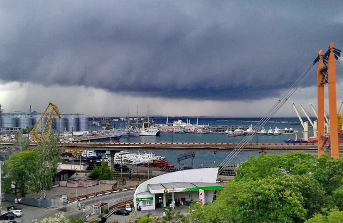 25 мая в Одессе возможны дождь, гроза и ветер: объявлено штормовое предупреждение
