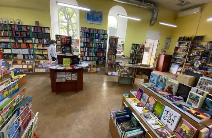 книжный магазин на Жуковского