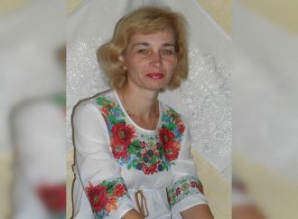 Майстриня з Бахмута на Одещині вишиває унікальні рушники та картини