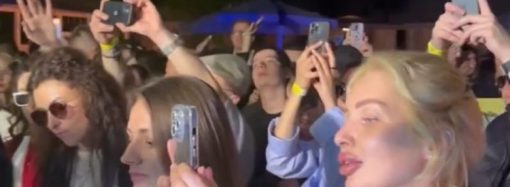 Тривога та ракетний обстріл не зупинили вечірку в одеському нічному клубі (фото, відео)