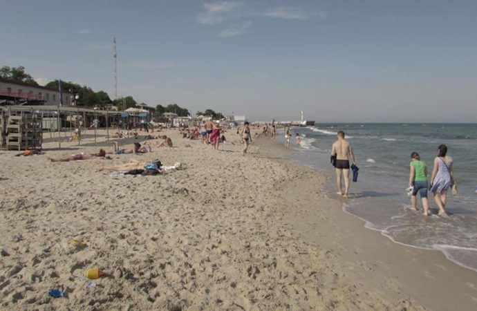 Приказ военных о посещении одесских пляжей разъяснил Братчук 