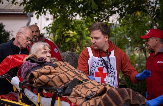 Червоний Хрест в Україні: як працює під час війни та кому може допомогти