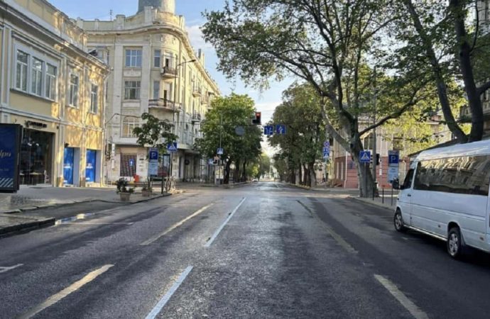 На улице Екатерининской в Одессе изменилась схема дорожного движения (фото)