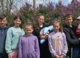 Дівчина з Одещини у 18 років стала мамою для п’ятьох дітей