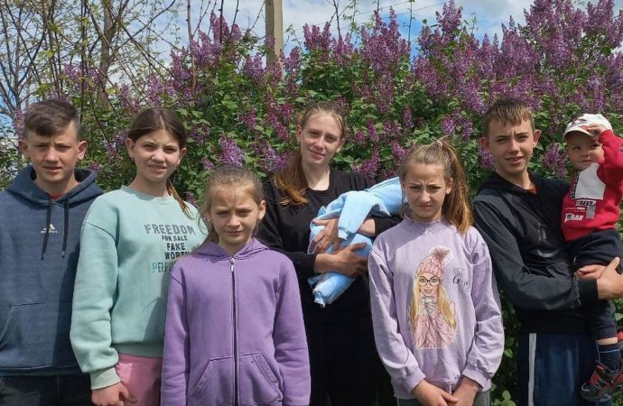 Дівчина з Одещини у 18 років стала мамою для п’ятьох дітей